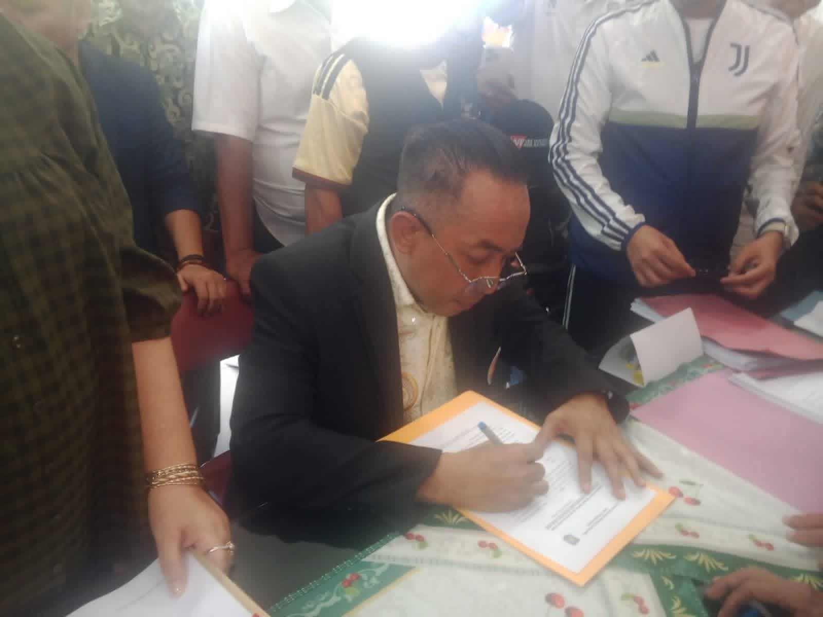 Dikawal 37 Cabor, Figur Petahana H. Mori Hanafi Resmi Mendaftar Calon Ketua KONI NTB Periode 2026-2030 | Olahraga — Orbit NTB