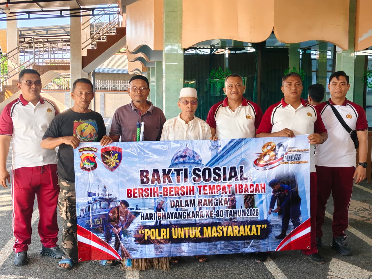 Ditpolairud Polda NTB Gelar Bersih-Bersih Tempat Ibadah dan Berikan Bantuan Alat Keberaihan di Hari Bhayangkara ke-80 | Hukrim — Orbit NTB