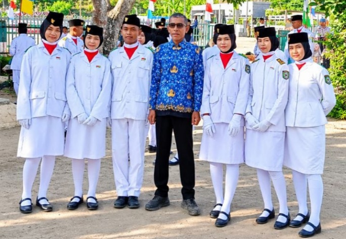 Enam Pelajar SMKN 1 Donggo Jadi Duta Paskibra Tingkat Kecamatan Donggo di HUT RI ke-81 | Orbit NTB
