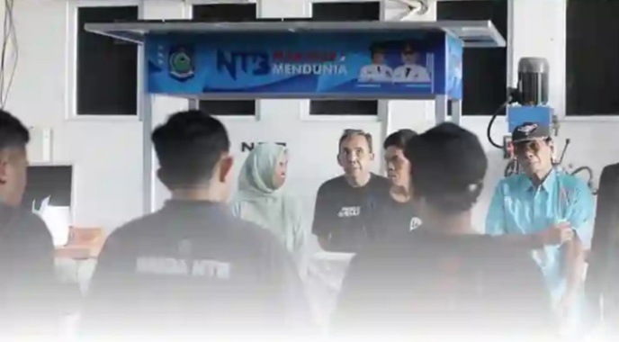 Wujud Dukungan Pemerintah Memperkuat Ekonomi Kerakyatan, BRIDA NTB Serahkan Bantuan 10 Unit Gerobak Listrik Kepada Pedagang Kecil | Ekonomi — Orbit NTB